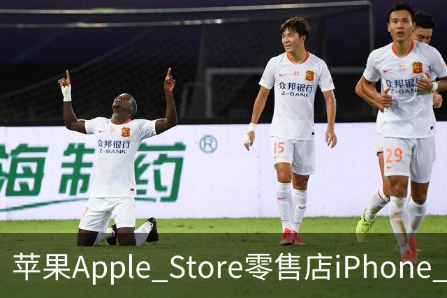 苹果Apple Store零售店iPhone Duo巨型雕塑揭幕首秀：全球四家店展出，中国有一家